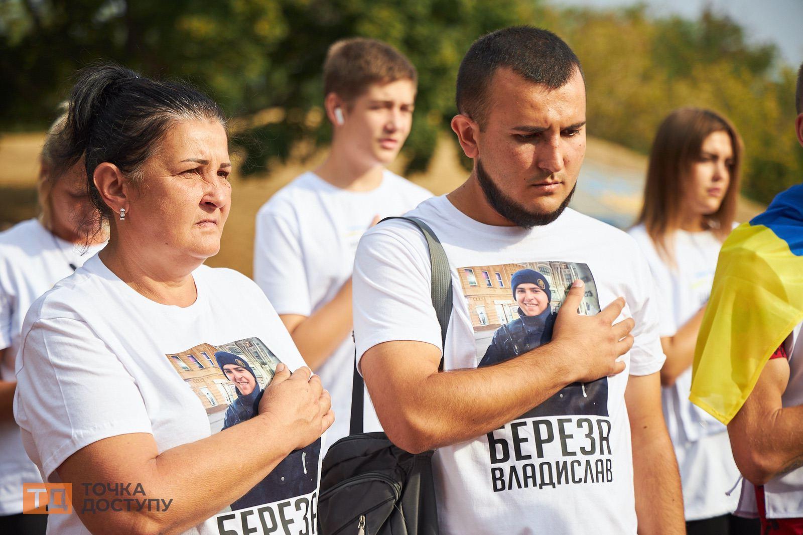 Учасники забігу “Шаную вoїнів, біжу за Геpoїв Укpаїни” у Кропивницькому сьогодні