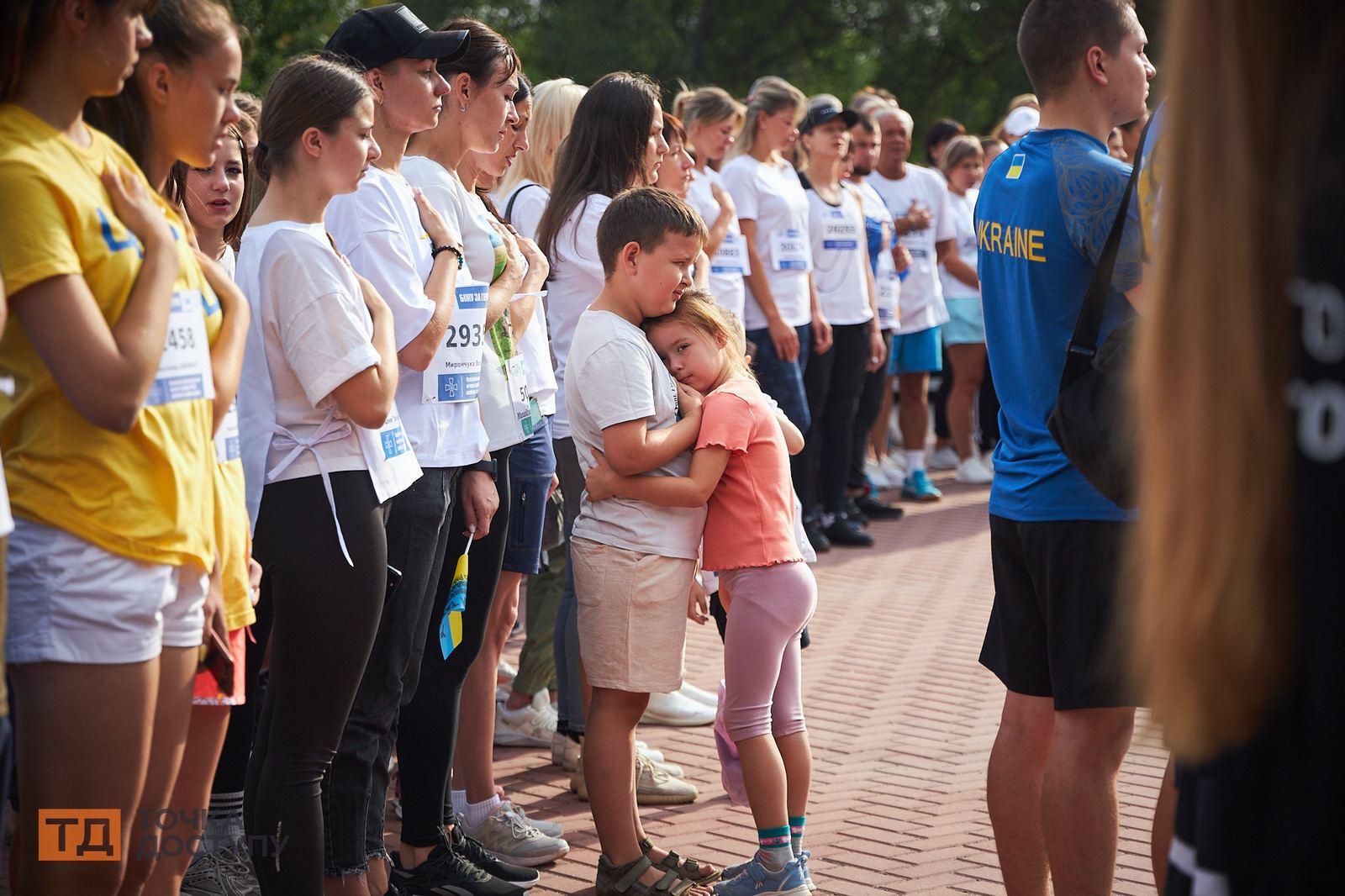 Учасники забігу “Шаную вoїнів, біжу за Геpoїв Укpаїни” у Кропивницькому сьогодні, 31 серпня