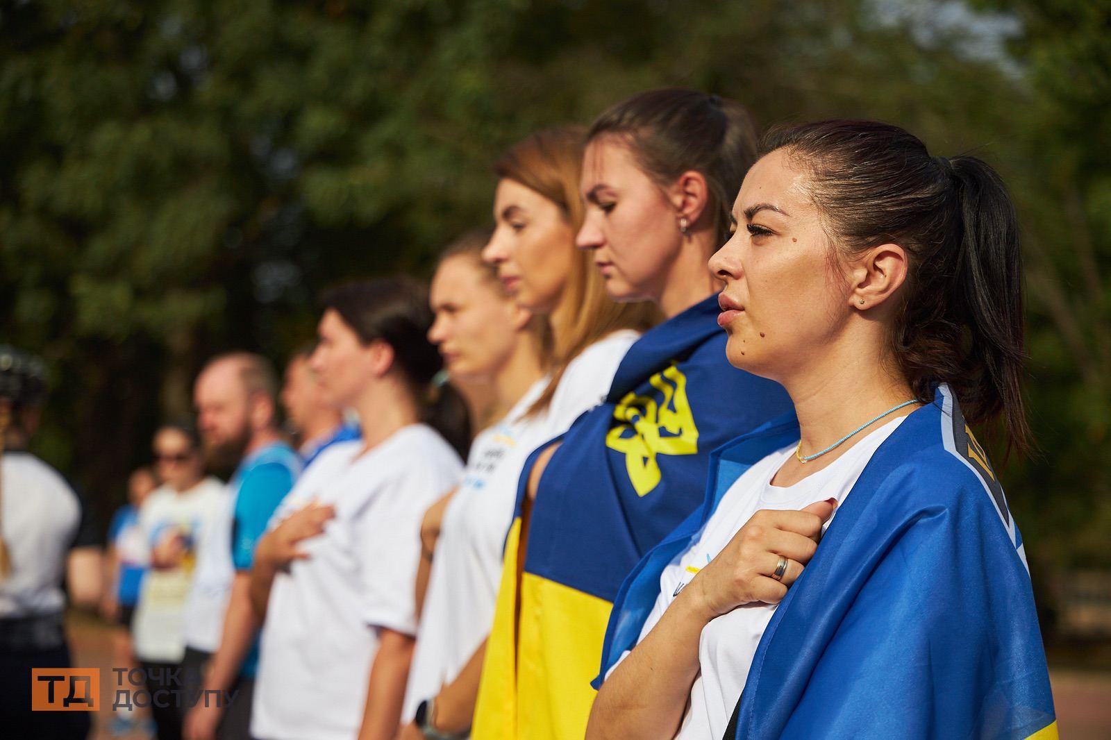 Учасники забігу “Шаную вoїнів, біжу за Геpoїв Укpаїни”