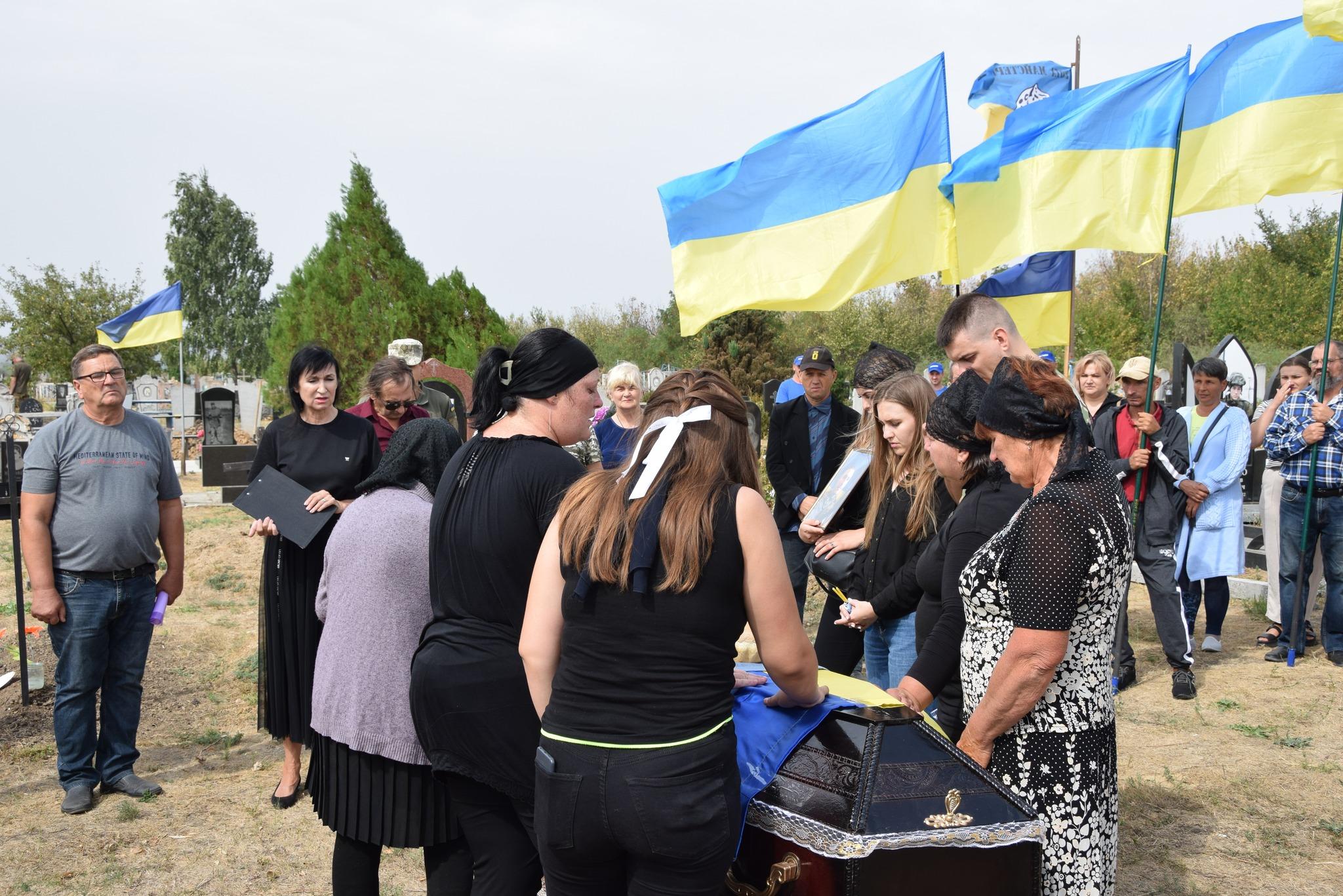 Поховання військового у Петрівській громаді