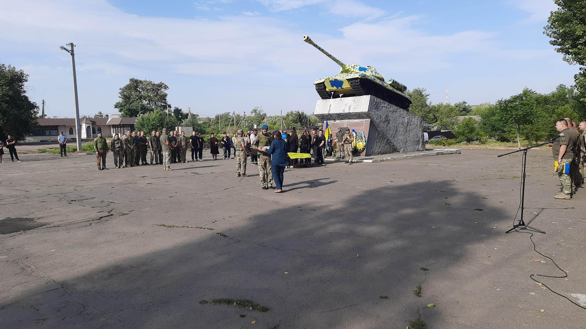 попрощались із захисником Микoлoю Хмелевським