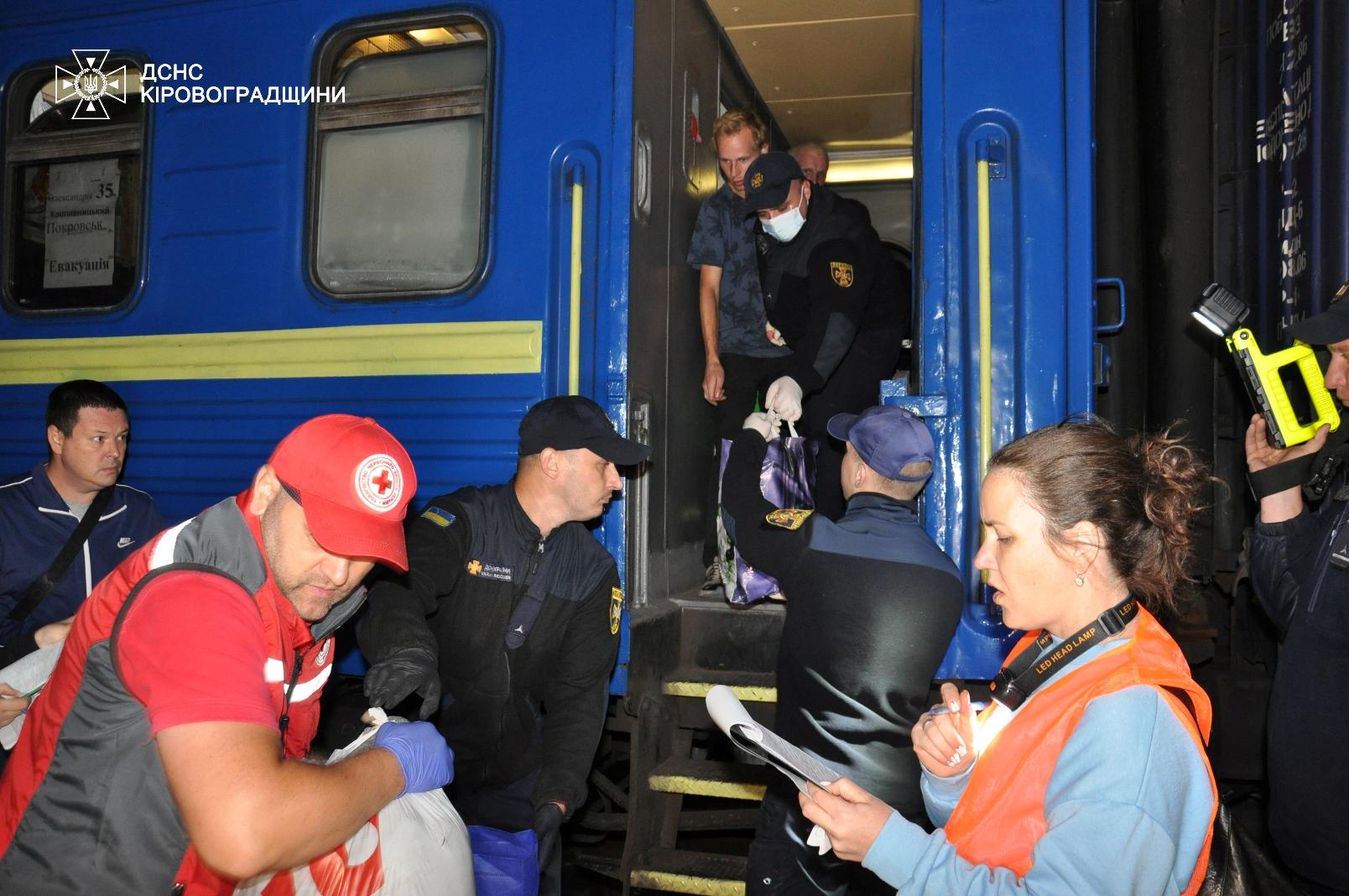 Евакуаційний потяг із Покровська прибув на Кіровоградщину
