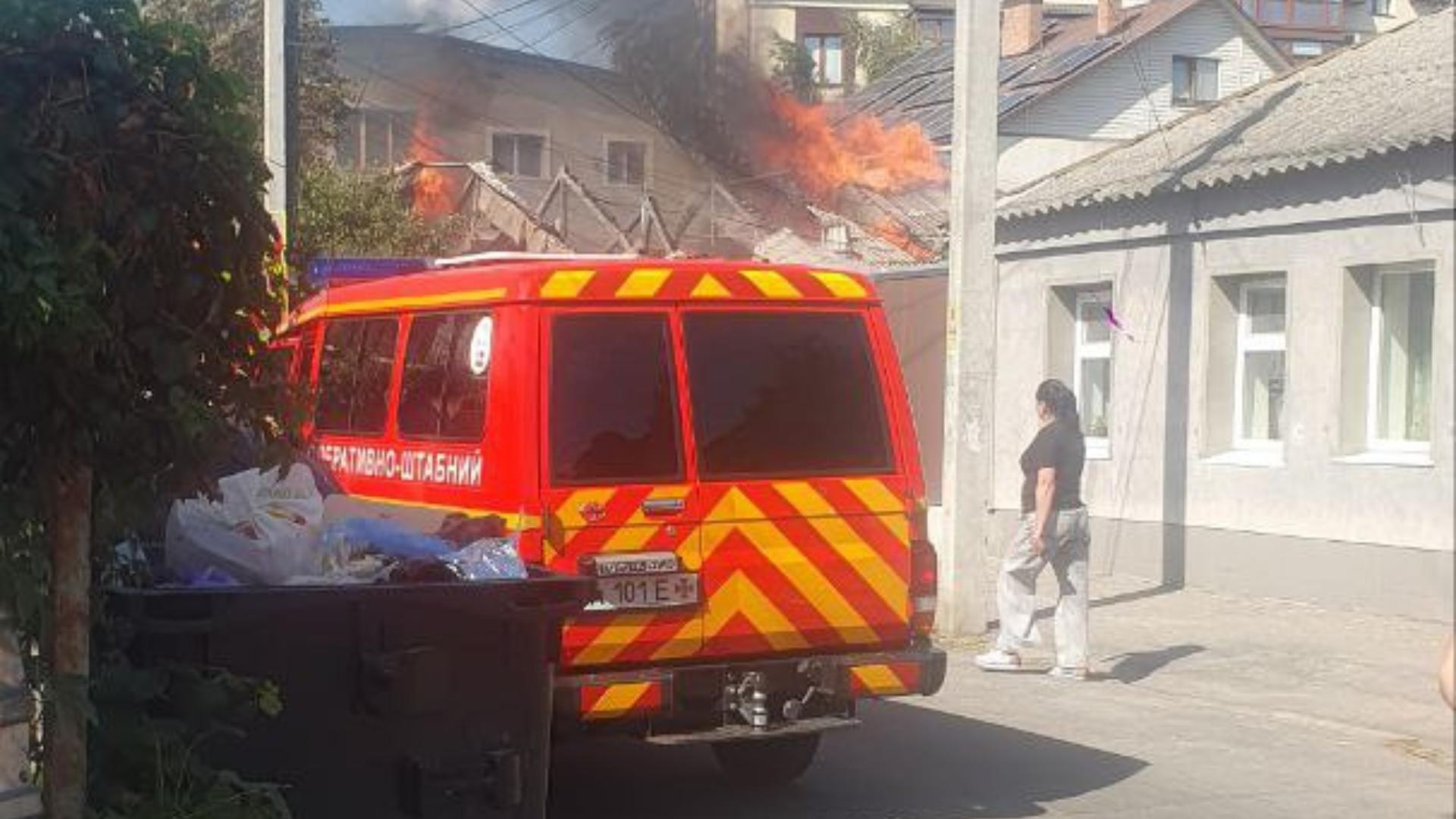 горів будинок на вулиці Тараси Карпи