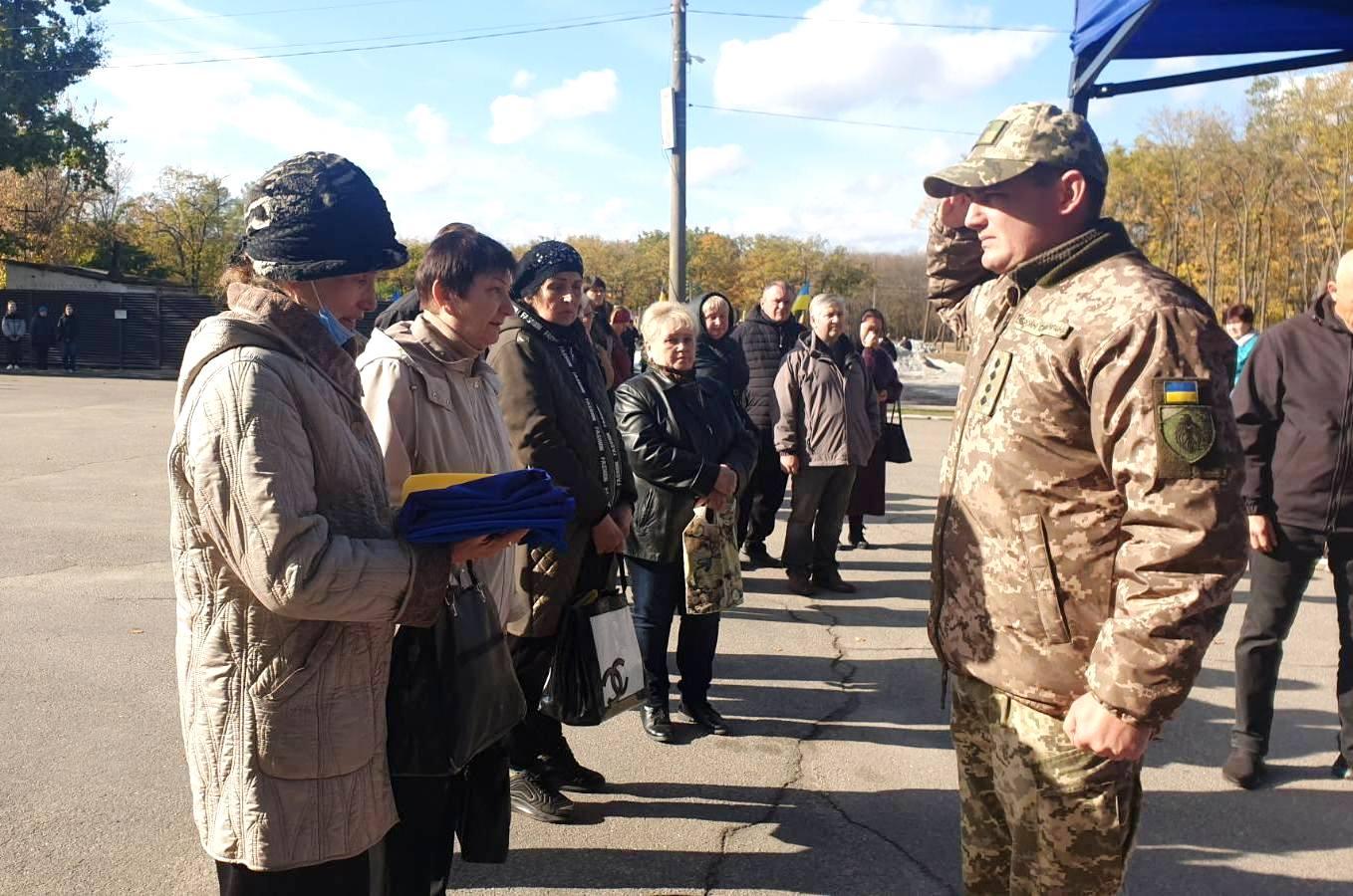 передали прапор рідним