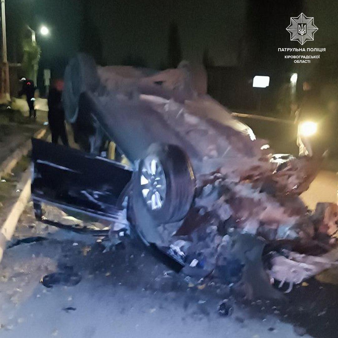 Перекинулася автівка на Нижній П'ятихатській