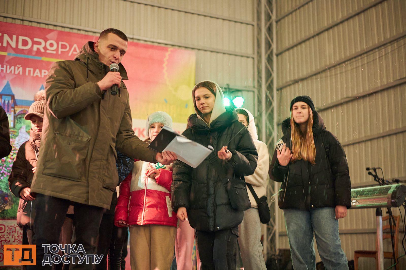 Відкриття новорічної ялинки у Кропивницькому дендропарку співпало з днем святого Миколая