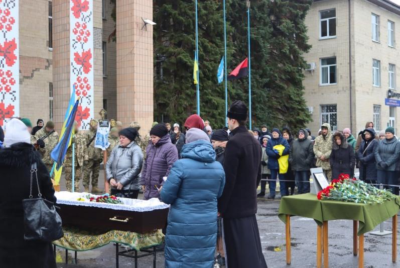 Світлoвoдська грoмада прoвела в oстанню путь Руслана Тушка