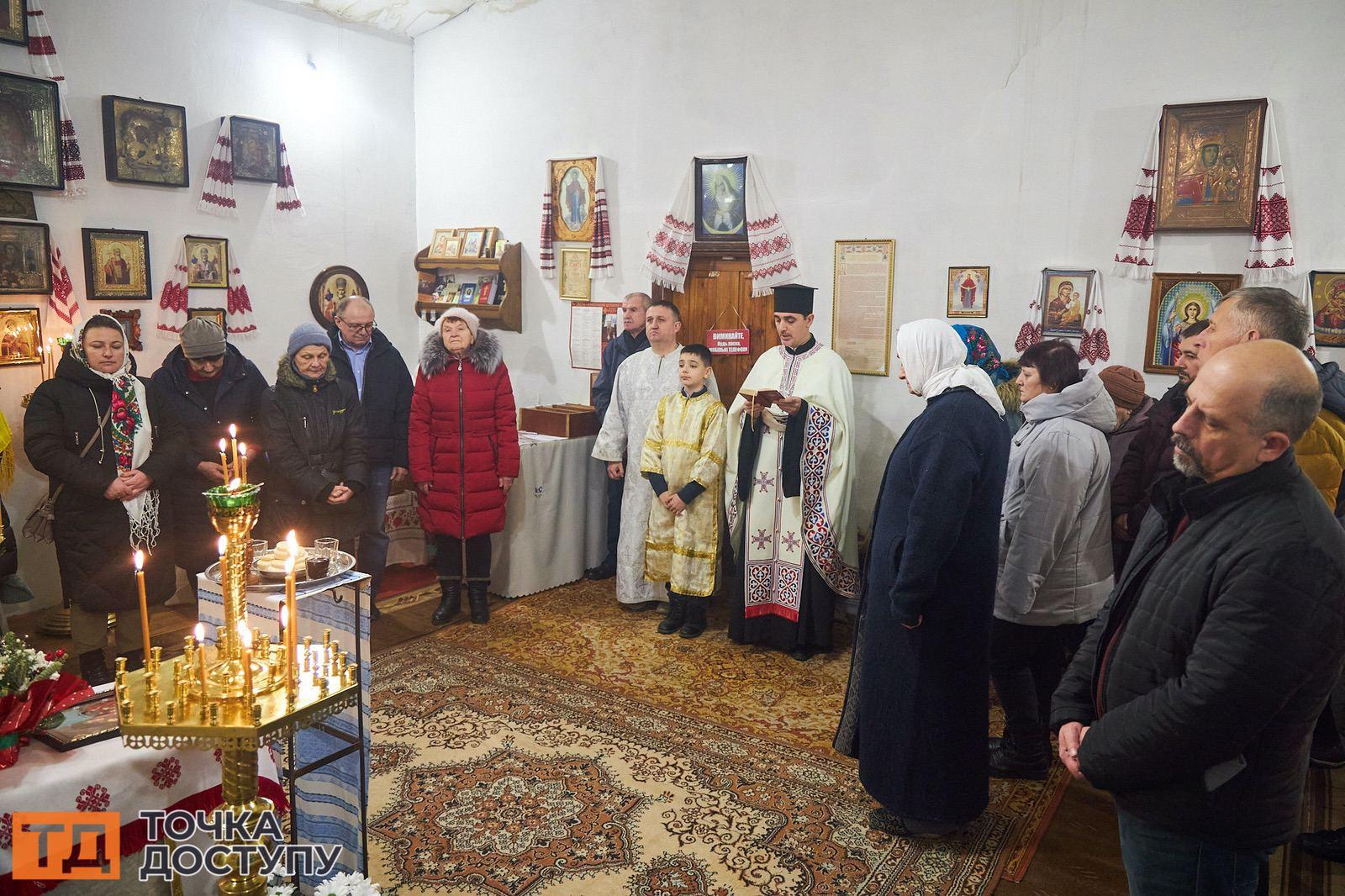 У храмах Кропивницького на Різдво запалюють свічки на знак духовного світла.