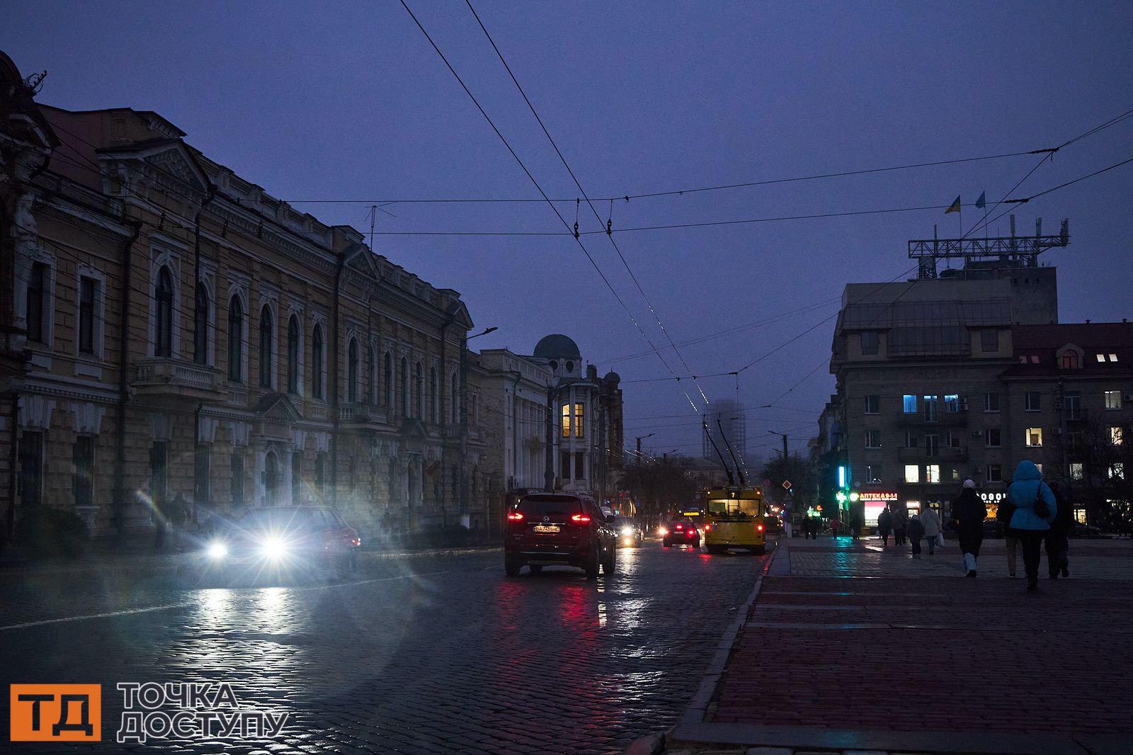 Вечірній Кропивницький напередодні нового року святковий.