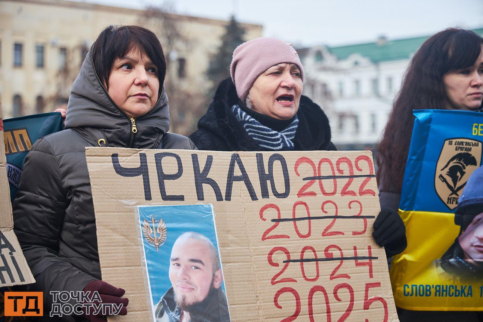 У Кропивницькому провели акцію "Не мовчи, полон вбиває!" для підтримки військовополонених.