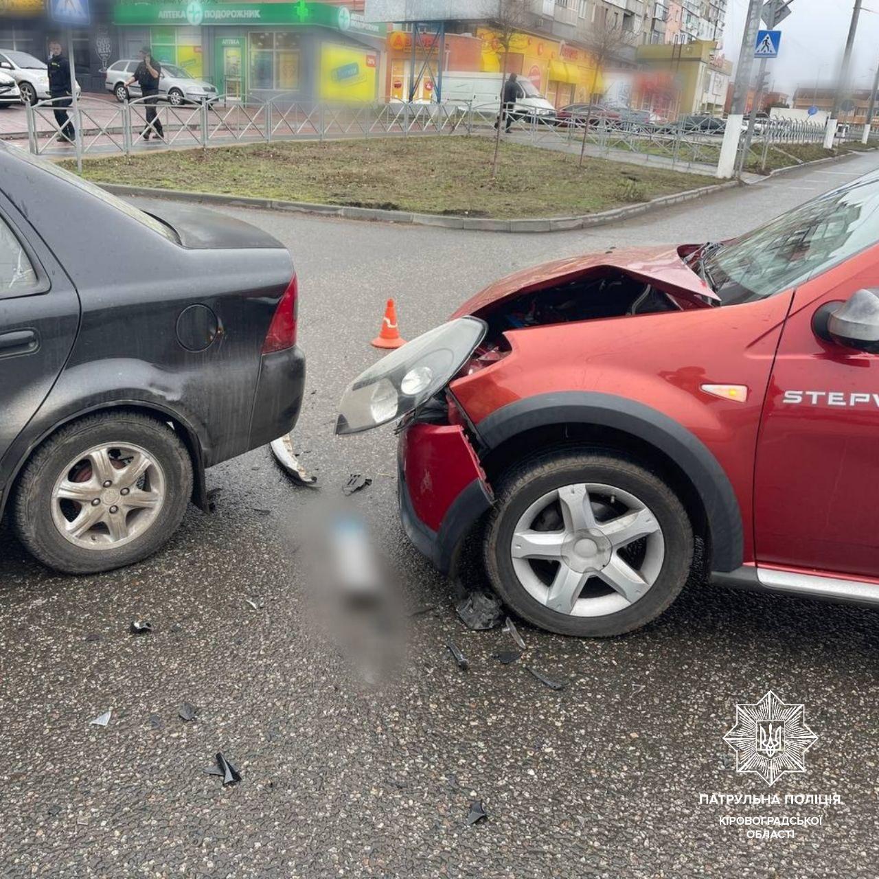 Волій Renault Sandero не пропустив Geely на Полтавській у Кропивницькому