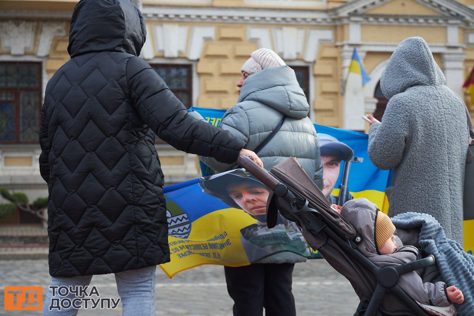 У Кропивницькому відбулася акція на підтримку пропавших безвісти і військовополонених.