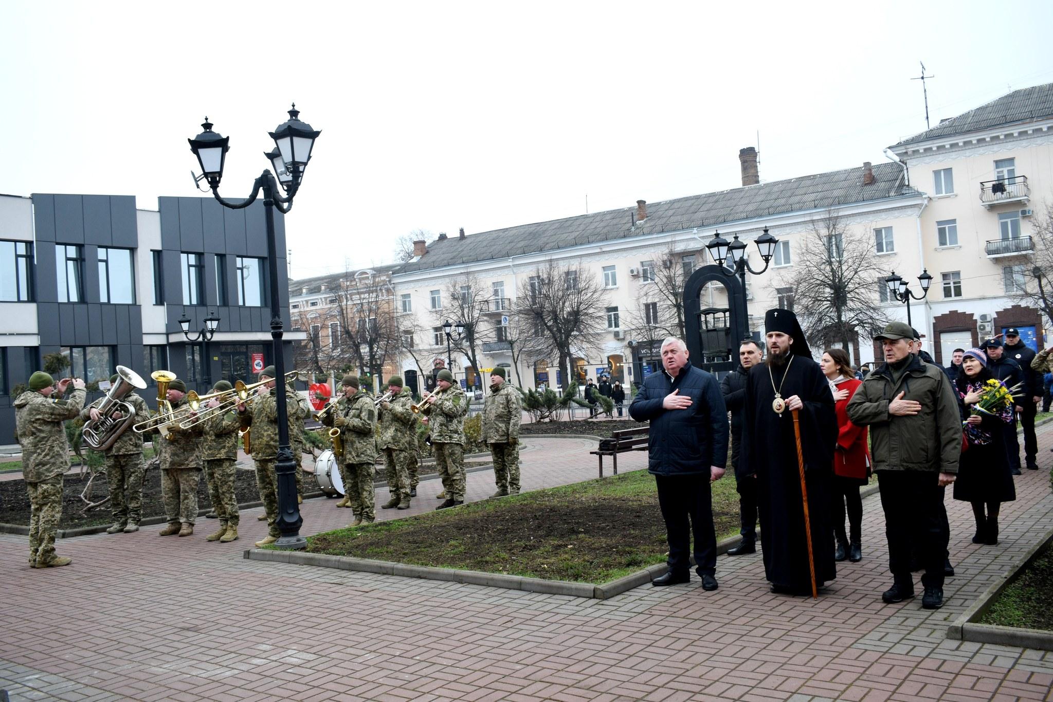 Покладання квітів