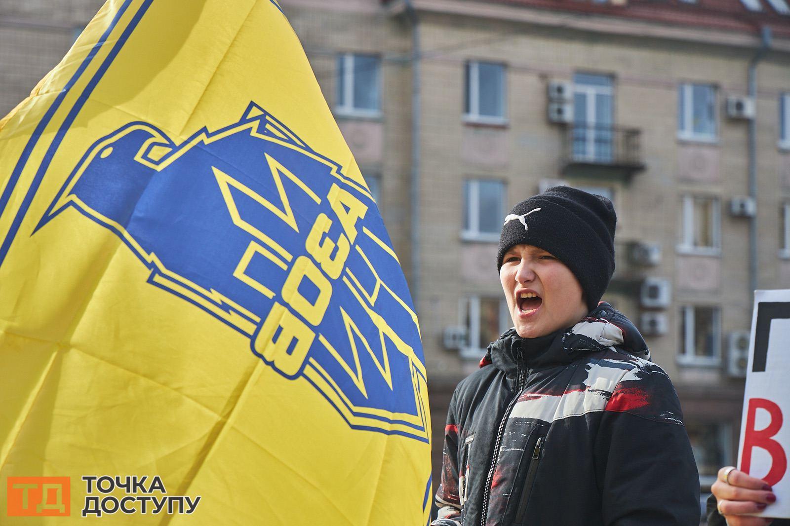 Акція на підтримку військовополонених відбулася на площі Героїв Майдану в Кропивницькому.