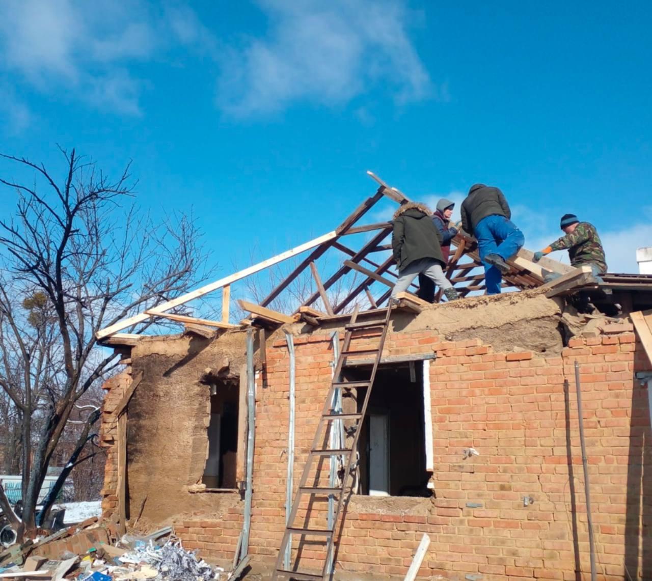 Фото з місця падіння уламків дрона на Кіровоградщині