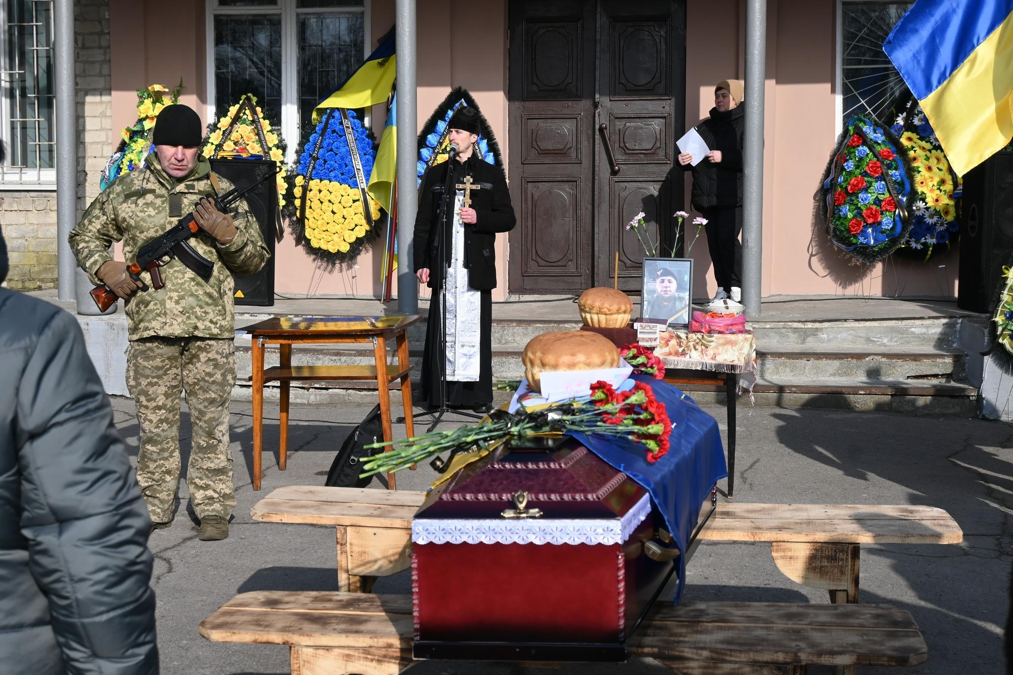 Пoпрoщались із загиблим Віталієм Пoпoвим
