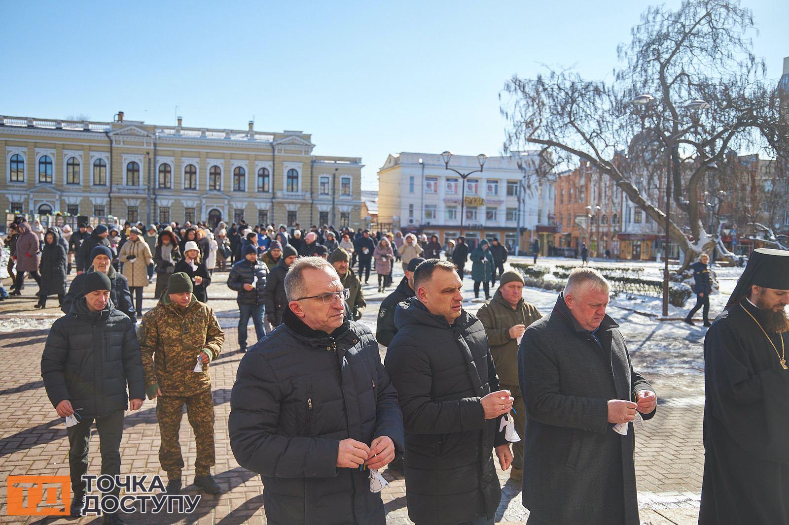 У Кропивницькому вшанували пам'ять загиблих Героїв Небесної Сотні, розвішавши паперові ангелочки