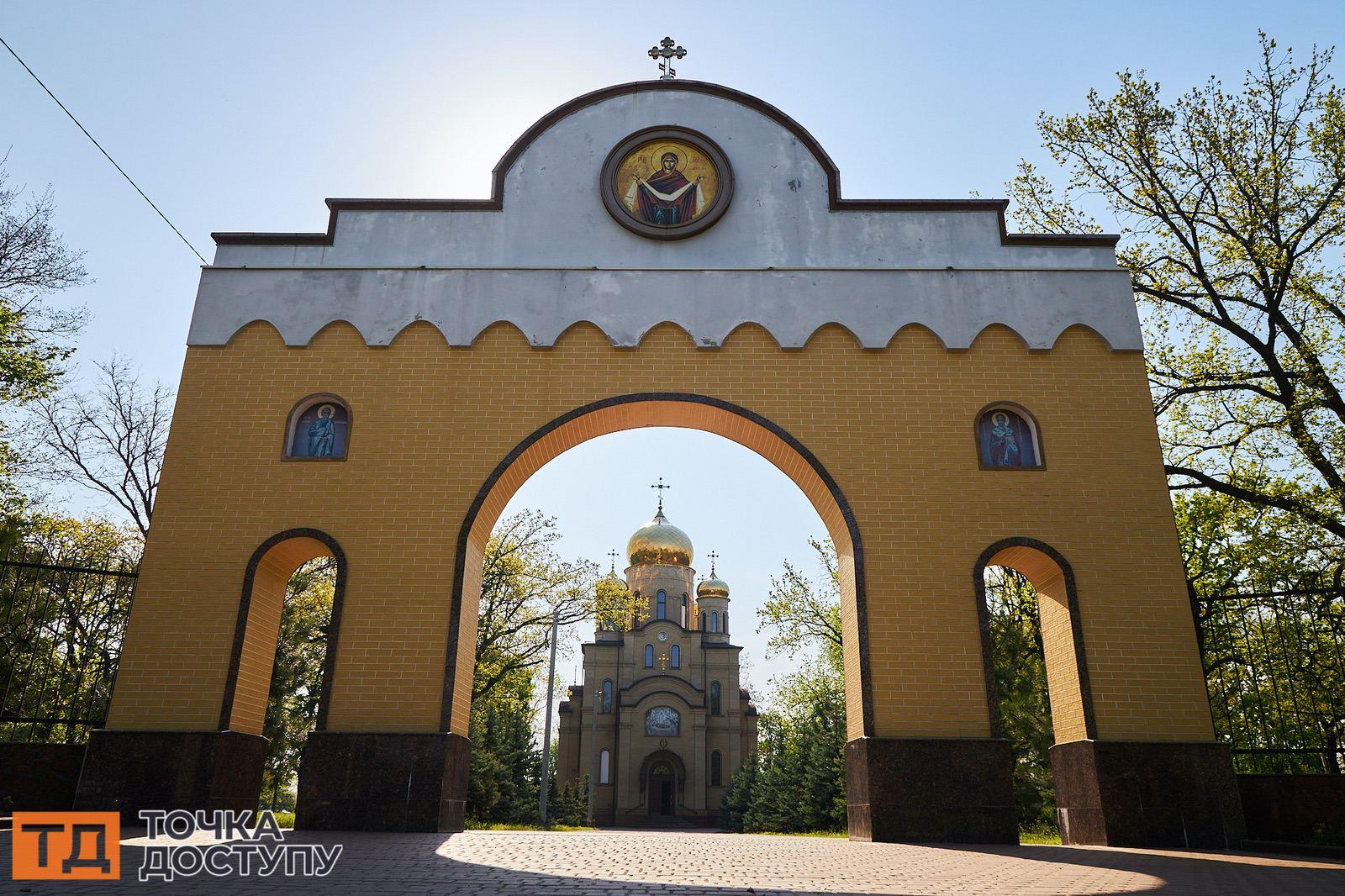 Свято-Успенський кафедpальний хpам (вулиця Авіаційна, 63а)