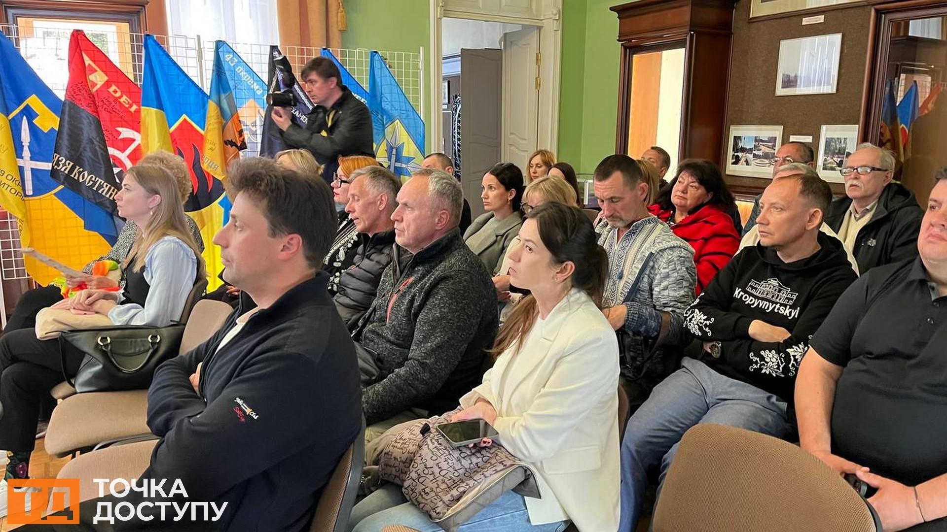 Путівник про Жовтоводську битву та Княжі Байраки презентували в Кропивницькому