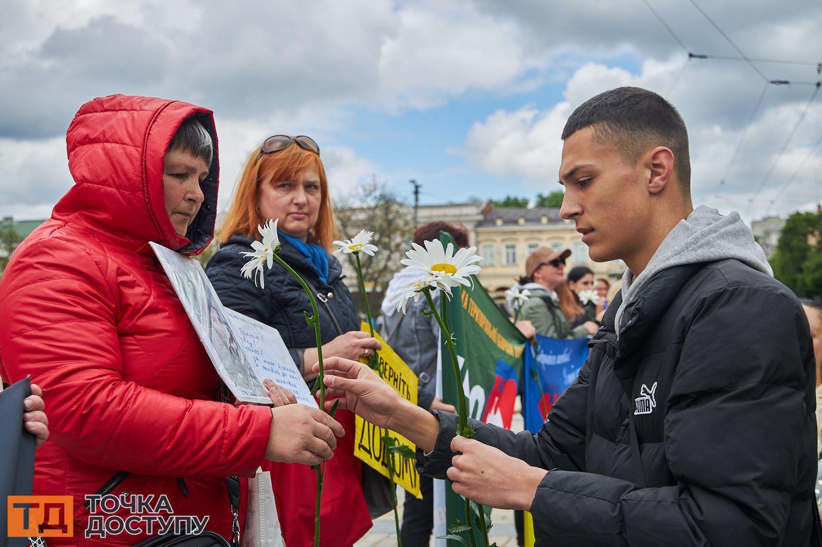 Площа Героїв Майдану в Кропивницькому стала символом підтримки тих, хто досі не повернувся з війни.