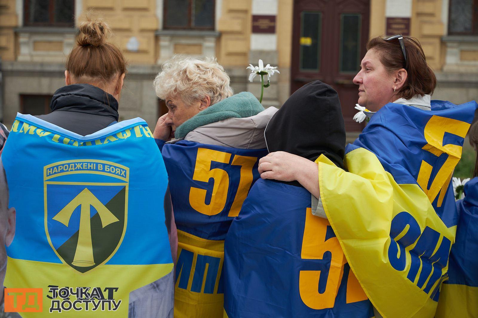 На площі Героїв Майдану в Кропивницькому лунали заклики не забувати про військовополонених.