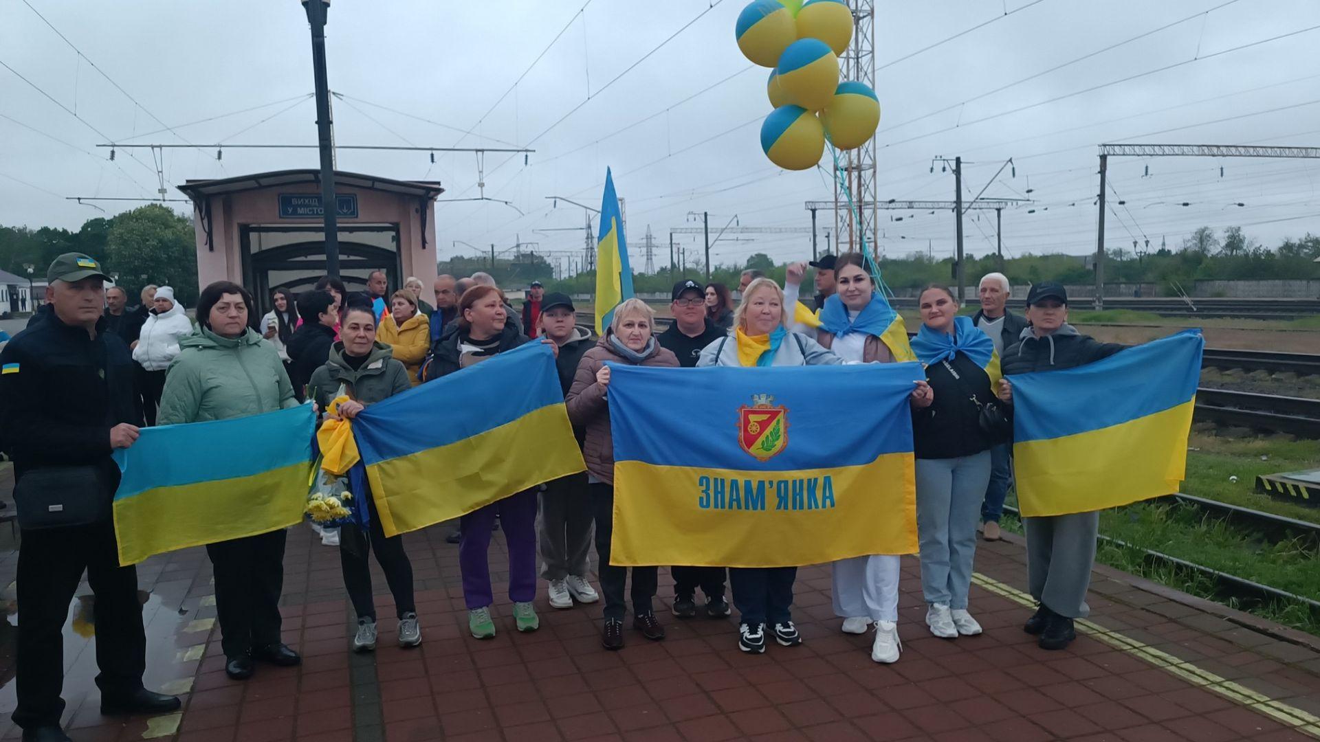 У Знам’янці на Кіровоградщині зустріли військового, який повернувся з російського полону