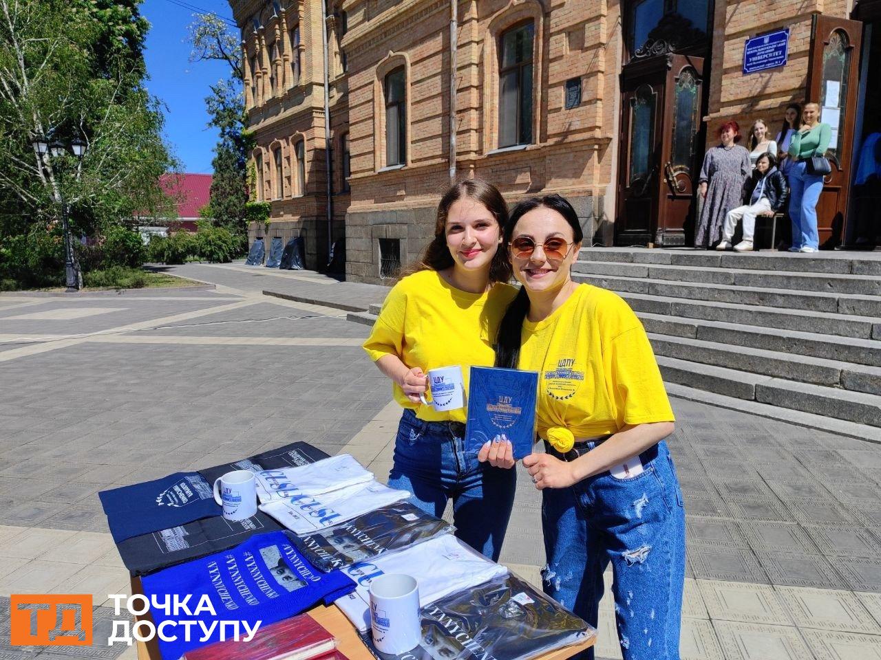 Унікальний мерч від університету