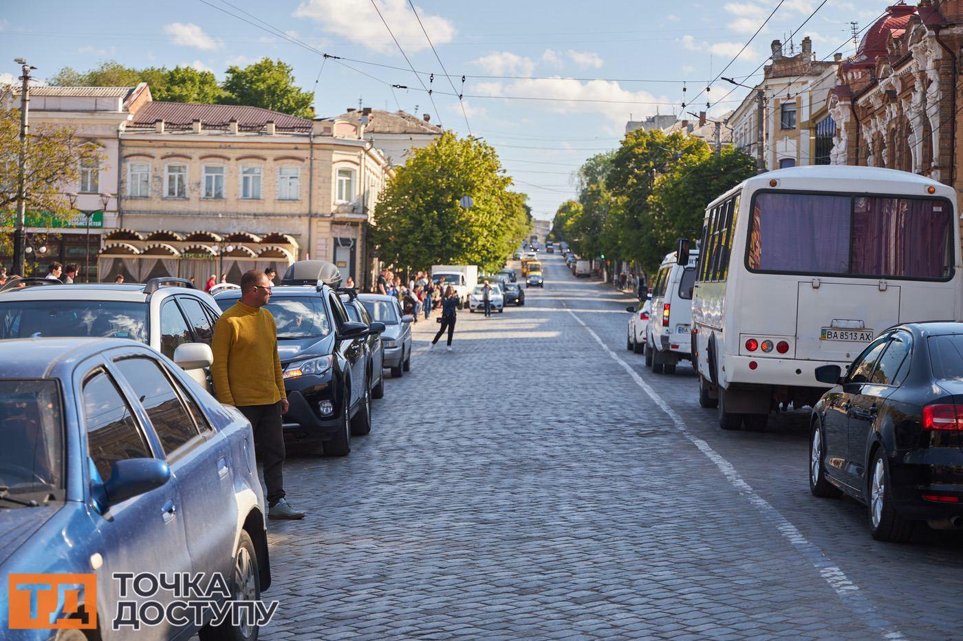 На площі Героїв Майдану в Кропивницькому відбулося прощання з полеглим воїном.