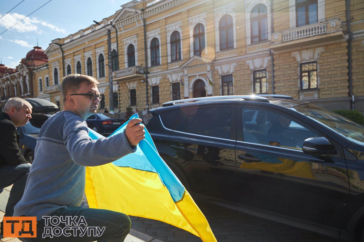 Площа Героїв Майдану в Кропивницькому стала місцем прощання з героєм, який віддав життя за Україну.
