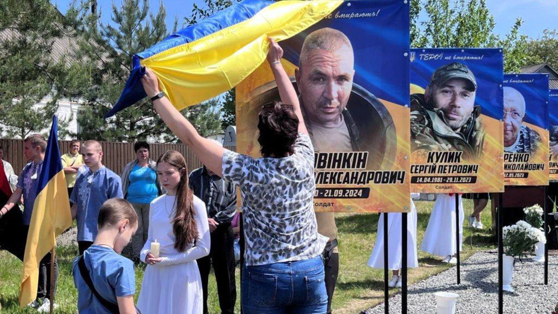 У Капітанівці відкрили Алею слави на честь загиблих захисників