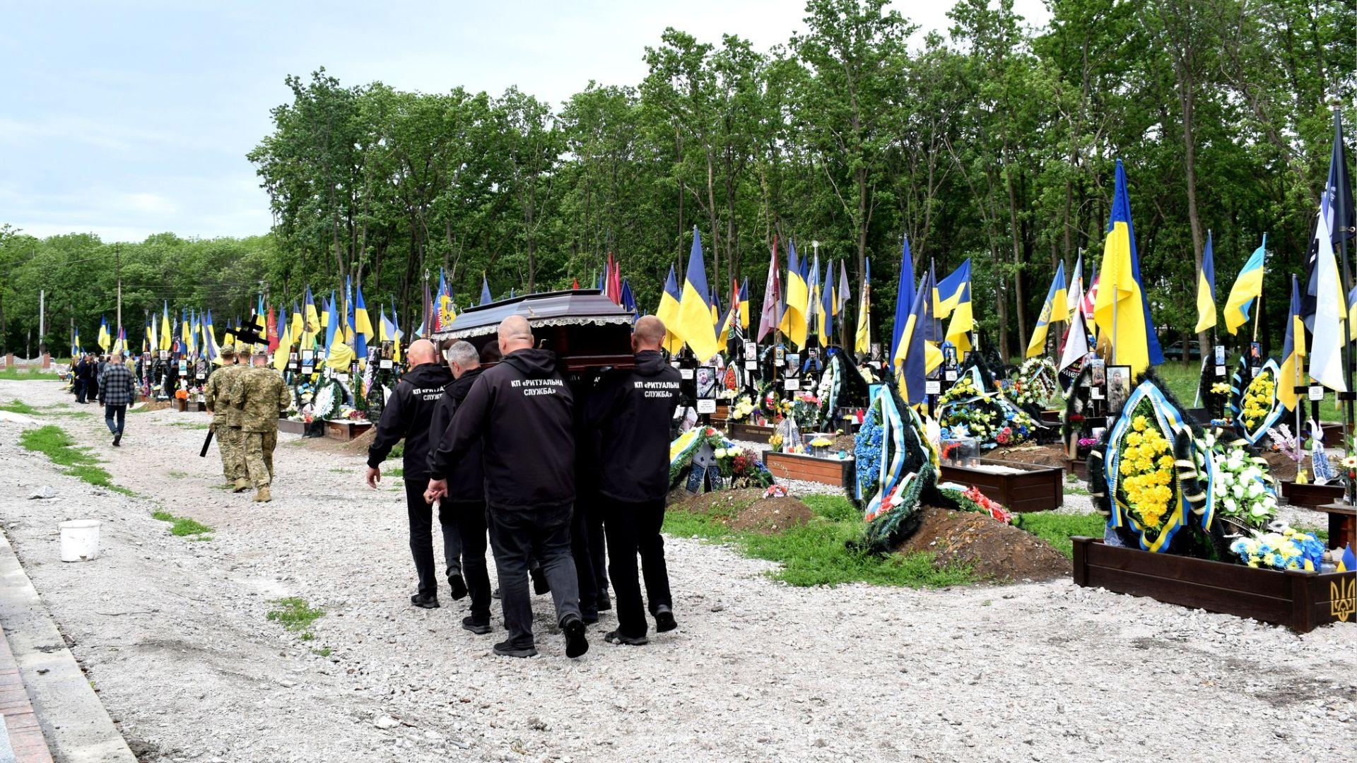 У Кропивницькому попрощалися із загиблими захисниками Романом Конограєм та Сергієм Гриньком