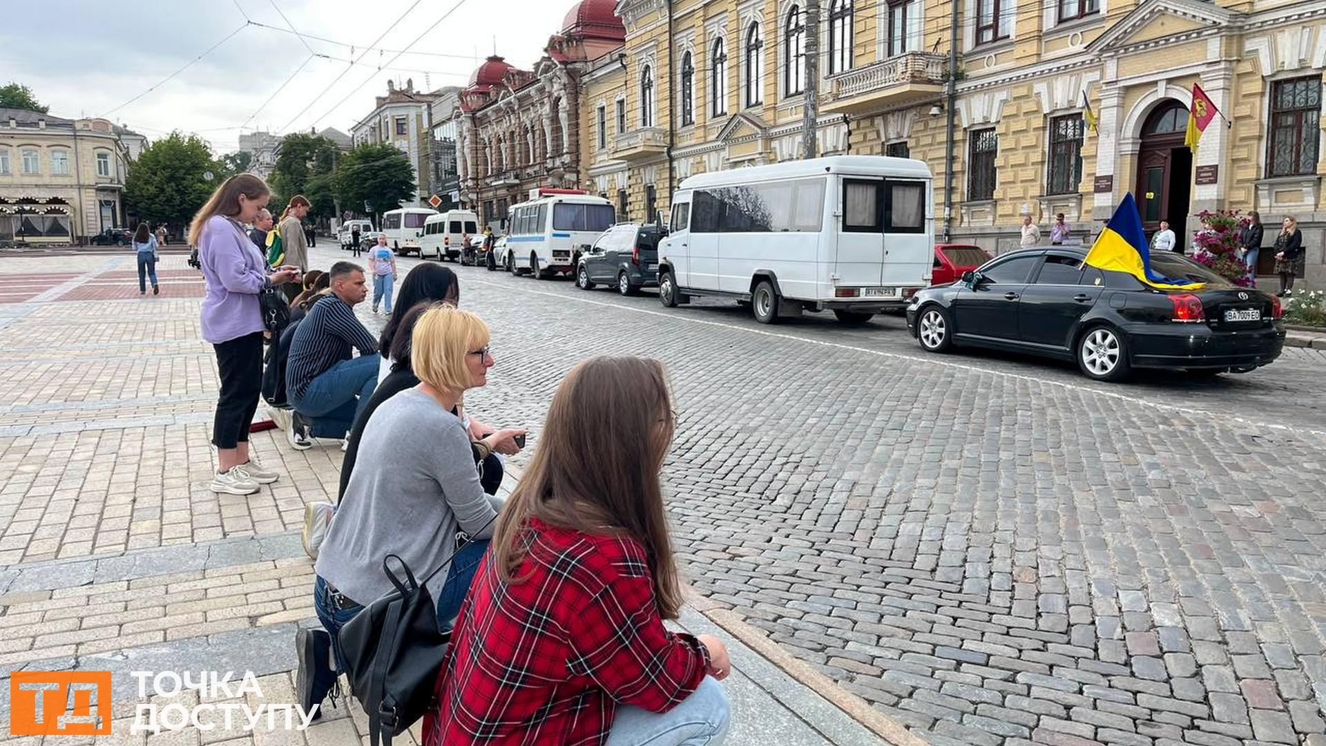 У центрі Кропивницького зупинився траурний кортеж