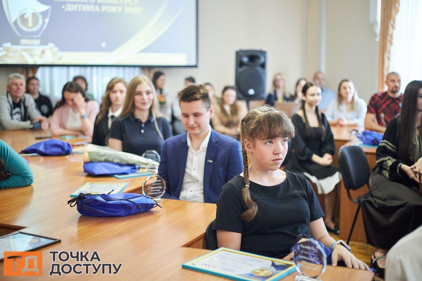 Визначних дітей нагородили у Кропивницькому в межах проєкту «Дитина року».