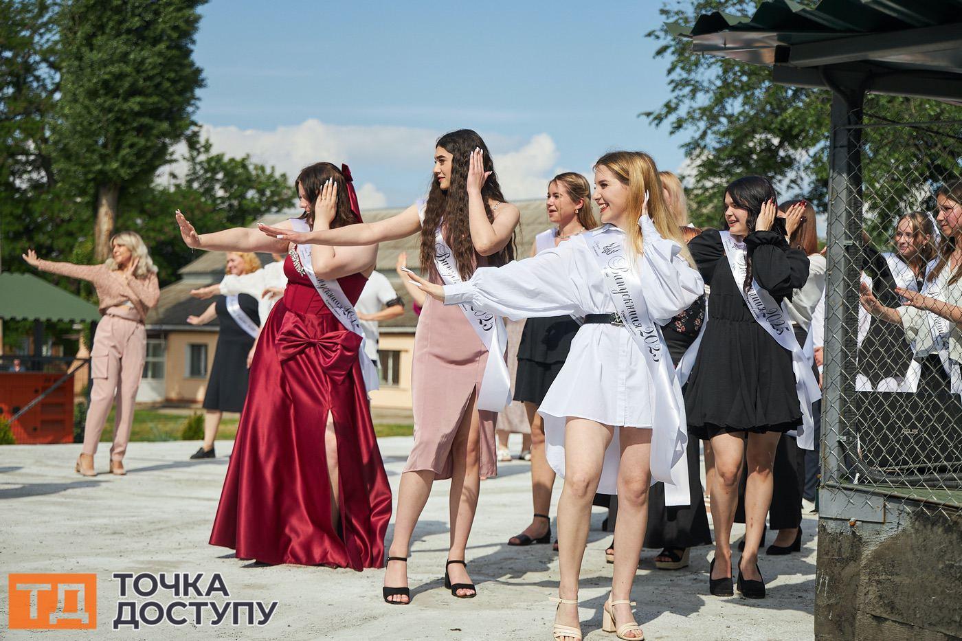 У Кропивницькому пройшли святкові лінійки з нагоди останнього дзвоника.