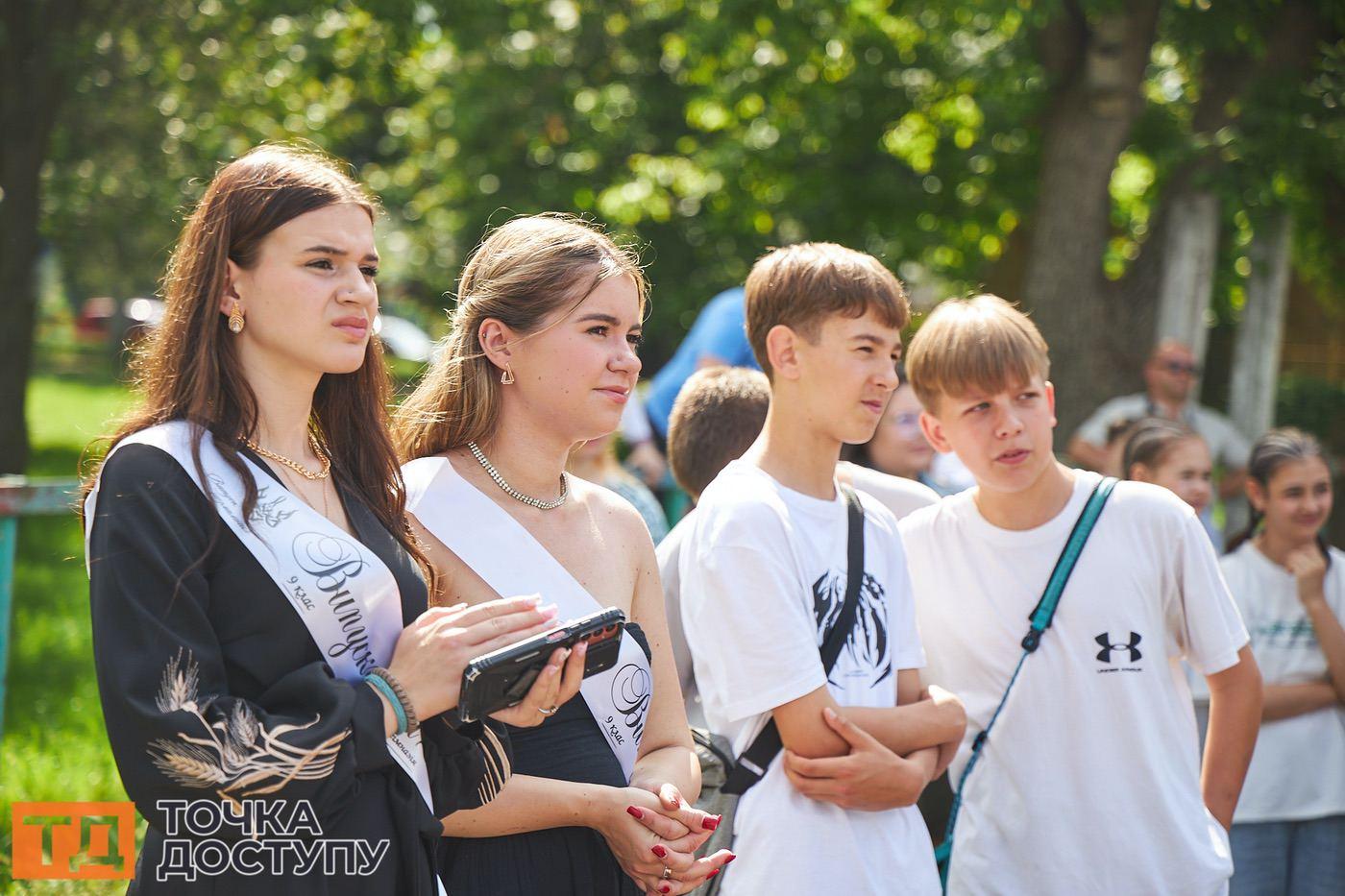 У Кропивницькому для учнів та випускників пролунав останній дзвоник.