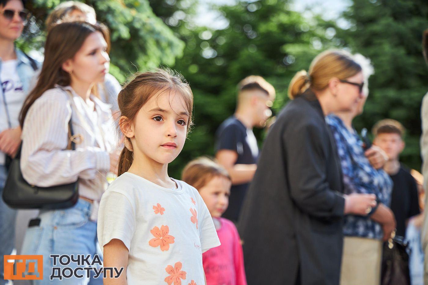 Кропивницький зустрів випускників святковим фестивалем вальсів.