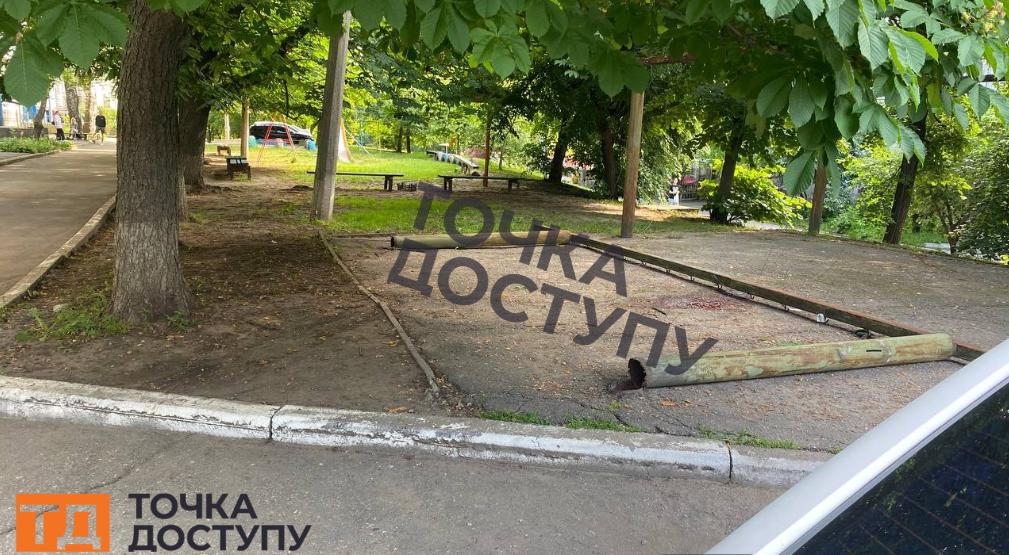 впала конструкція на дитину