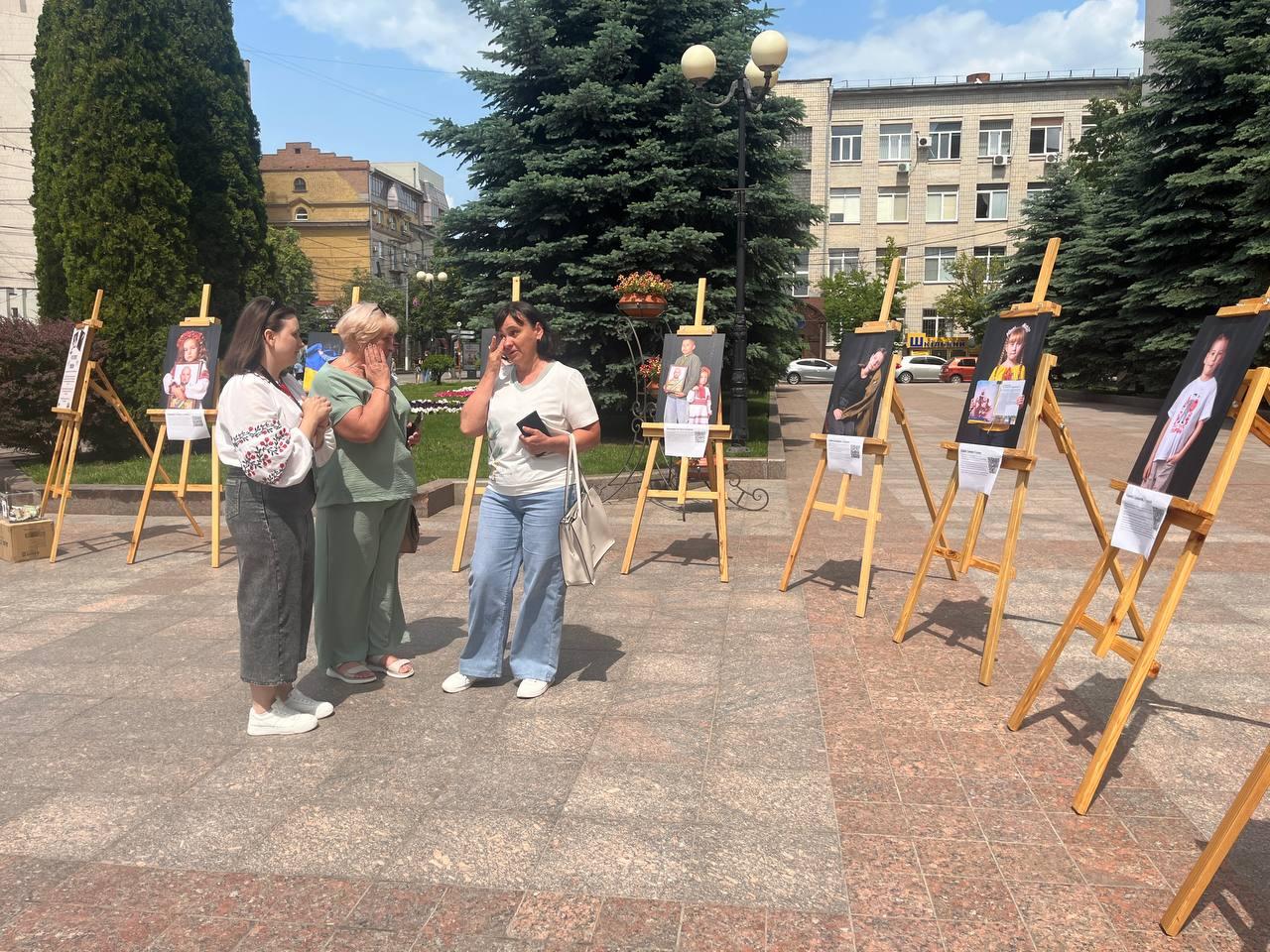 Фотовиставка в центрі Кропивницького