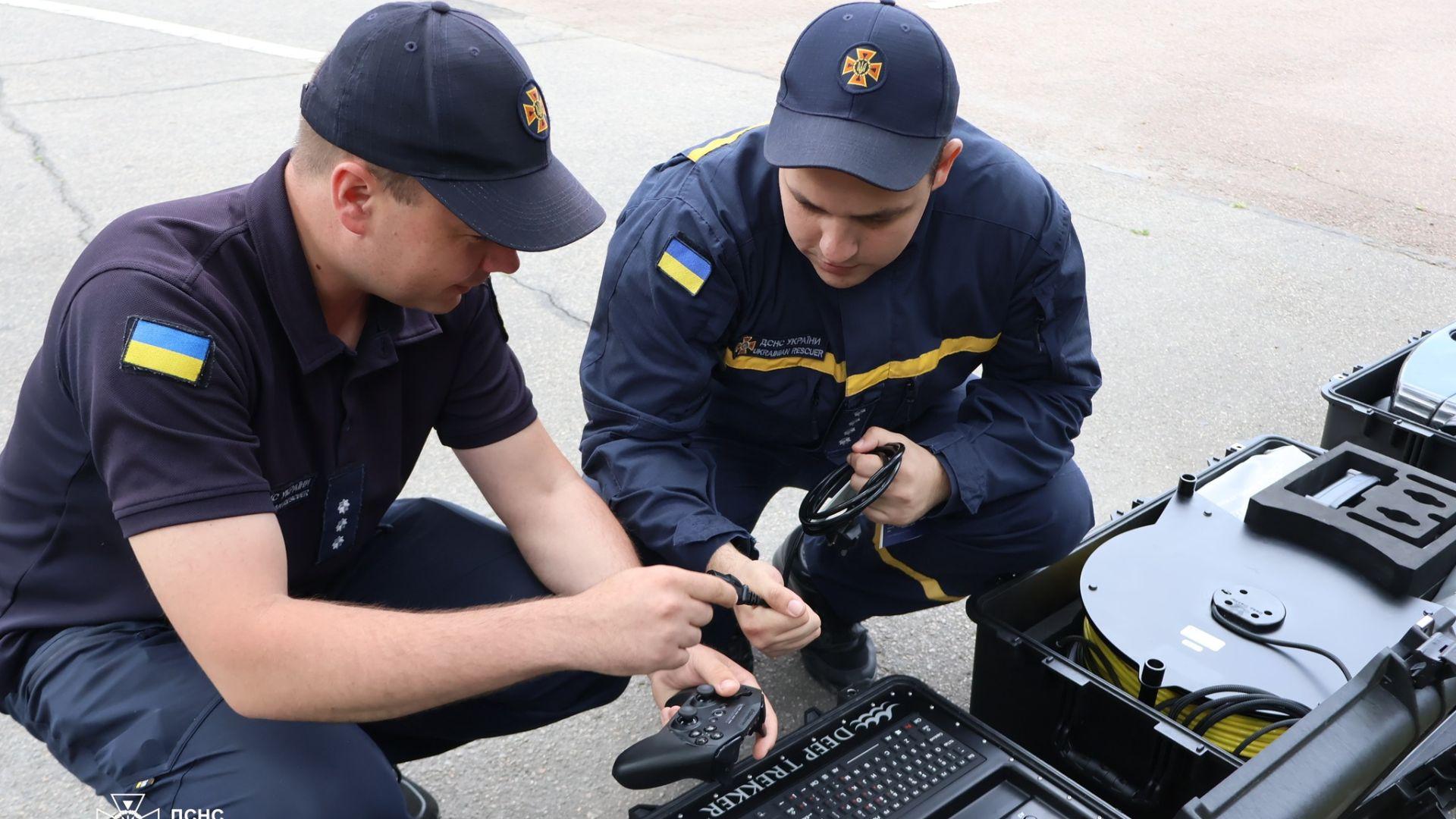 Підводний дрон для пошуку тіл і вибухівки у водоймах отримали рятувальники на Кіровоградщині