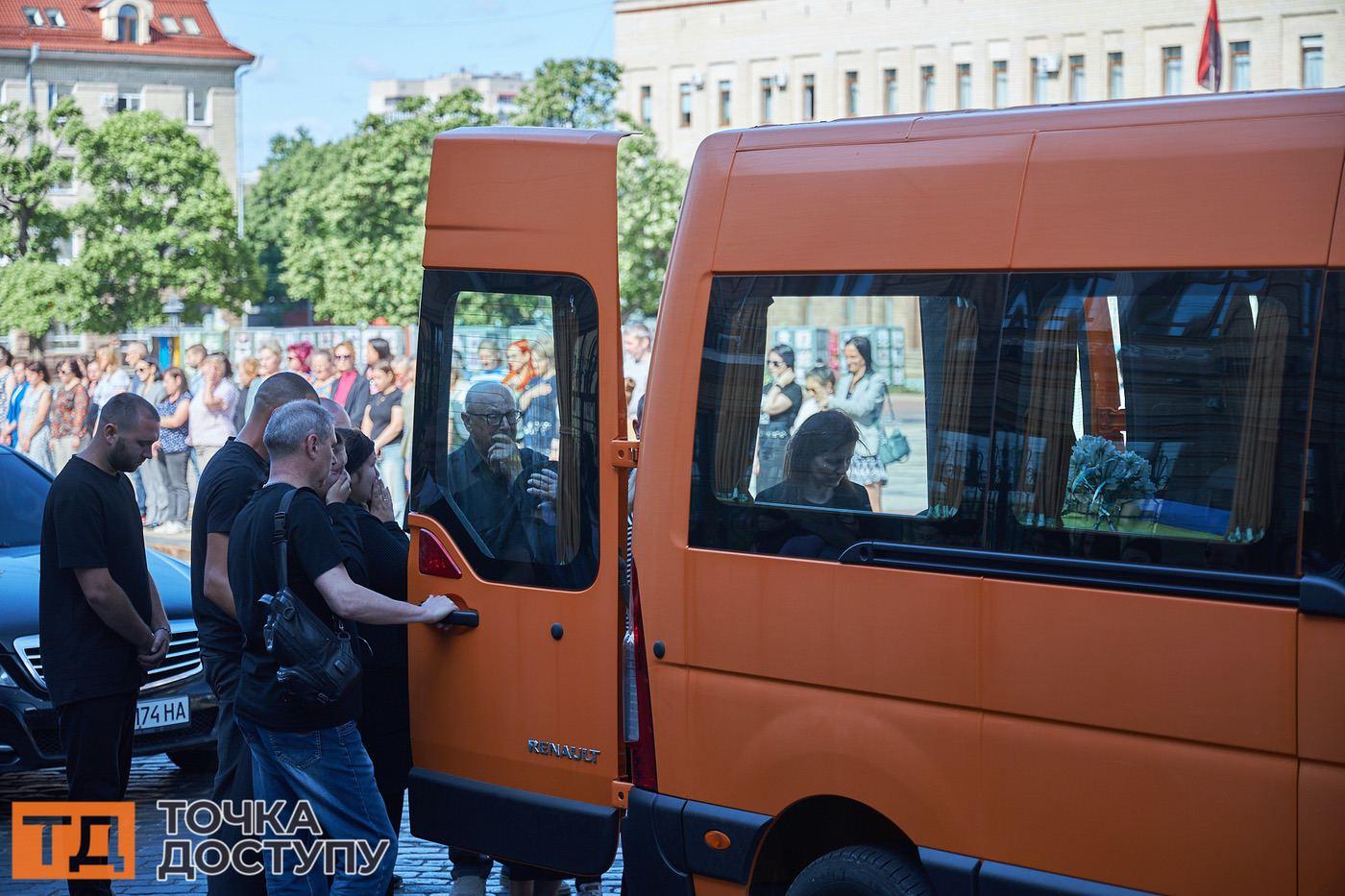 У Кропивницькому попрощалися з воїном, що загинув у бою.
