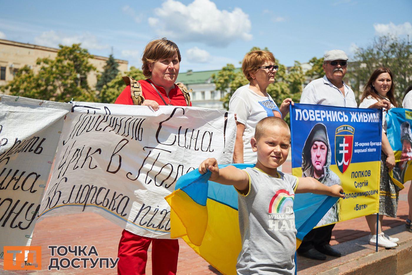 Оксана Владімірова разом із 8-річним сином Володимиром чекає з війни чоловіка