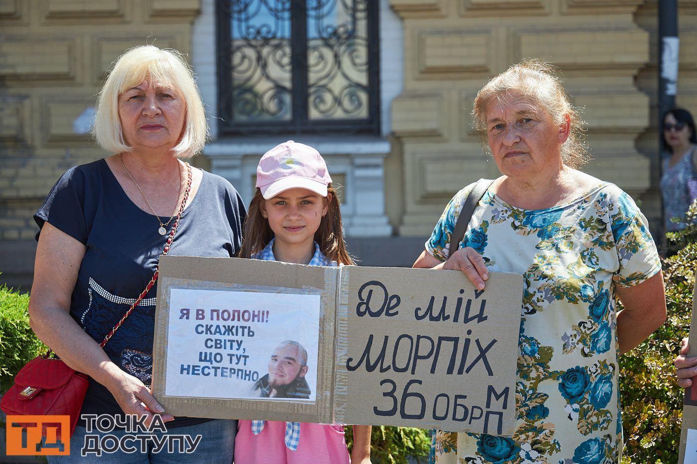 Сім’ї захисників, які перебувають у полоні чи вважаються зниклими, провели у Кропивницькому акцію підтримки.