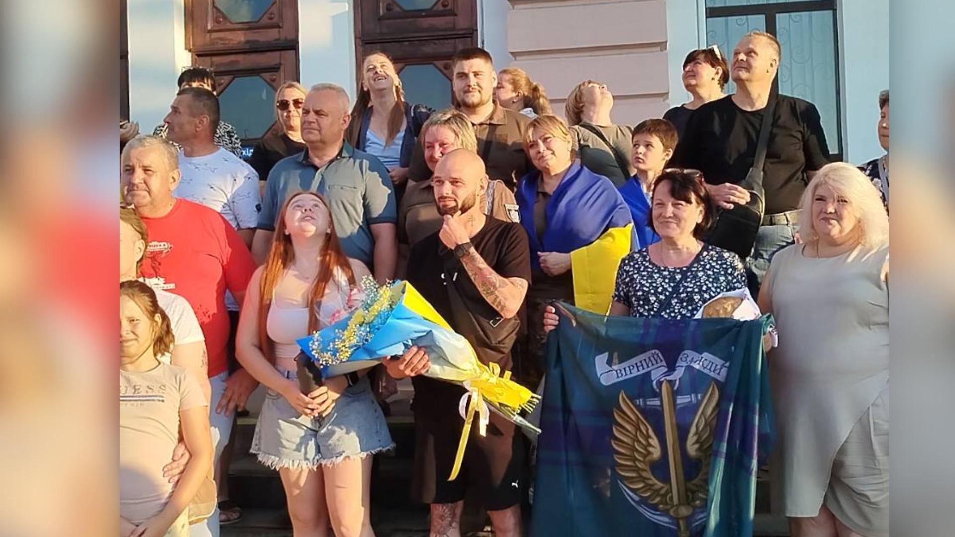 У Знам'янці зустріли звільненого з полону захисника Яна Бердара