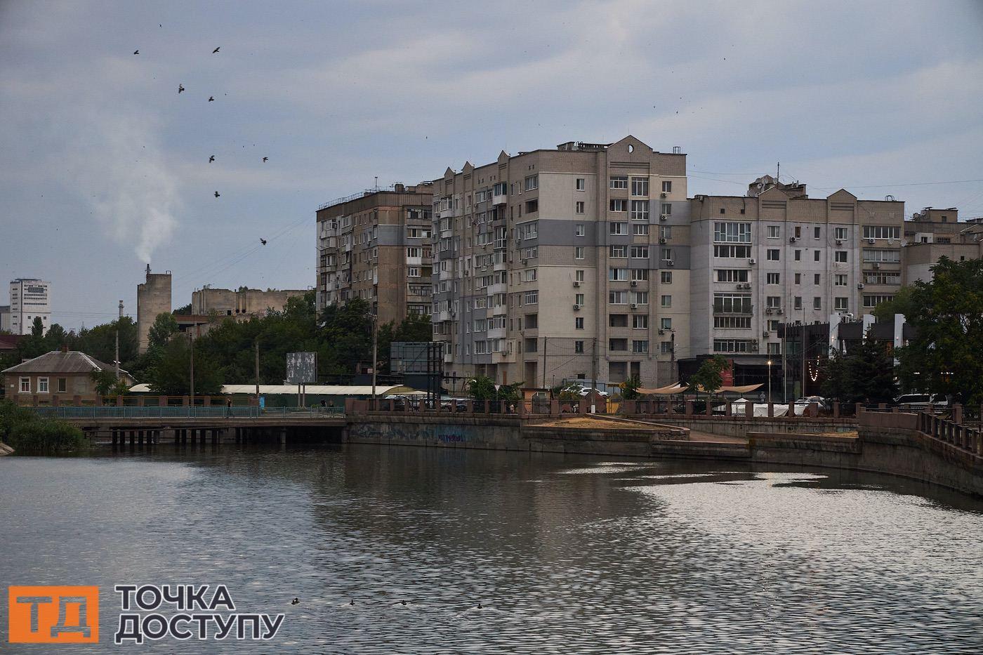 У вечірньому місті Кропивницького панує затишок.
