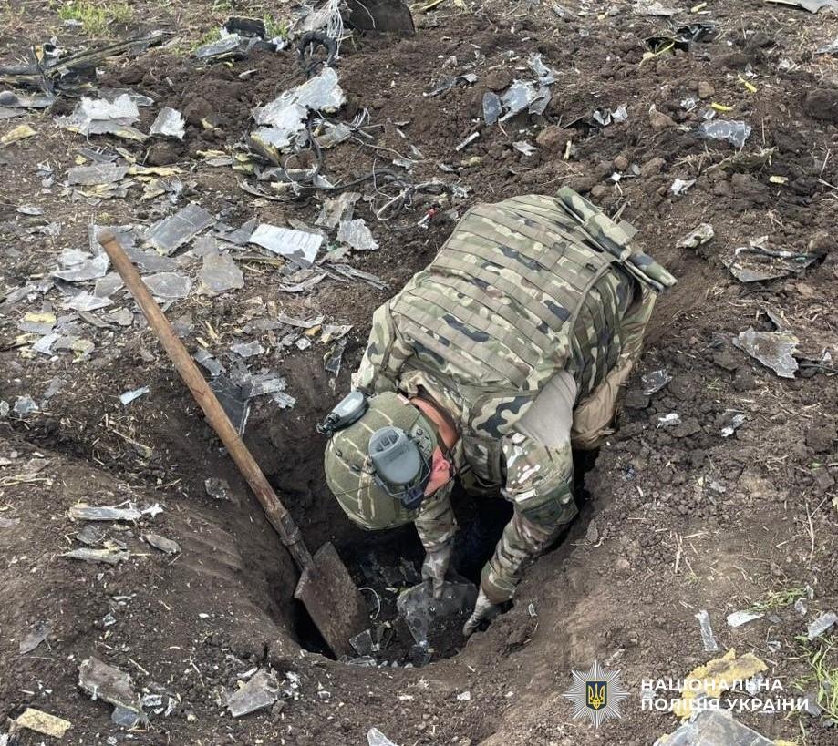 Розкопали дрон із бойовою частиною