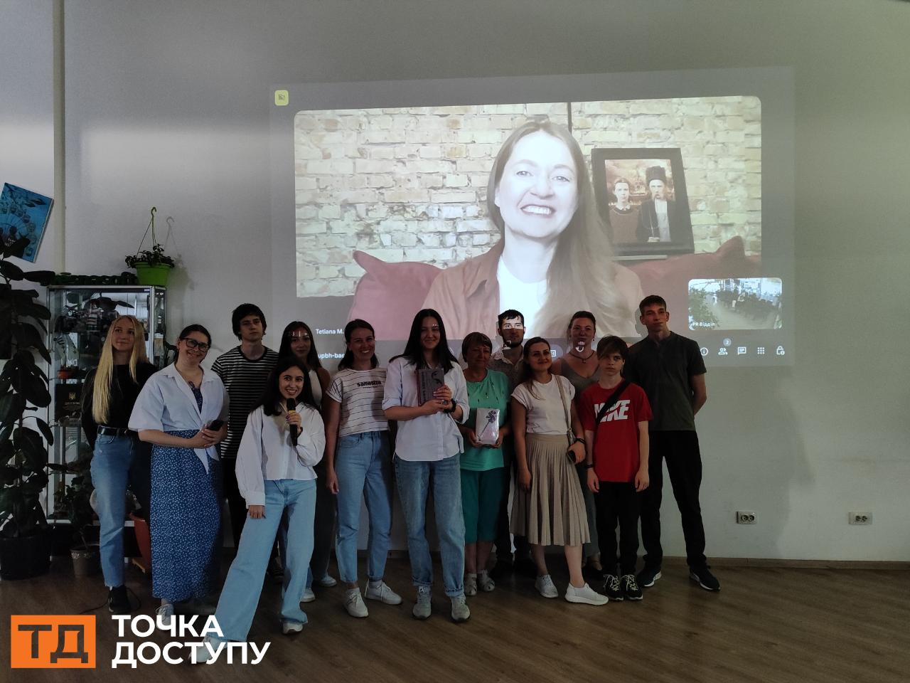 Тетяна Микитенко спілкується з кропивничанами