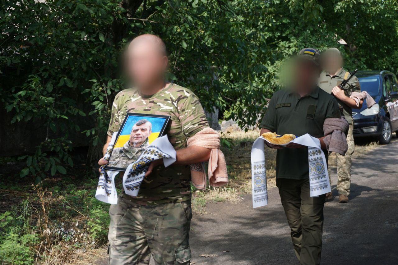 У Гайворонській громаді попрощалися з капітаном Євгеном Базевичем, який загинув на Херсонщині