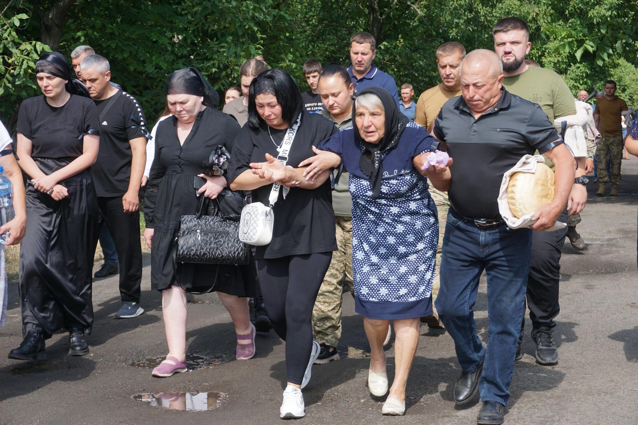 У Гайворонській громаді попрощалися з капітаном Євгеном Базевичем, який загинув на Херсонщині
