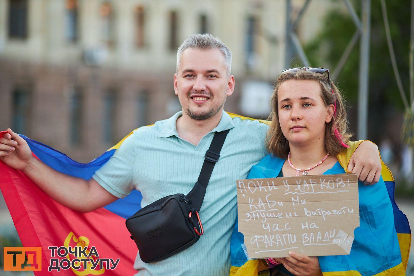 На площі в Кропивницькому зібралися активісти, щоб висловити підтримку антикорупційним органам.
