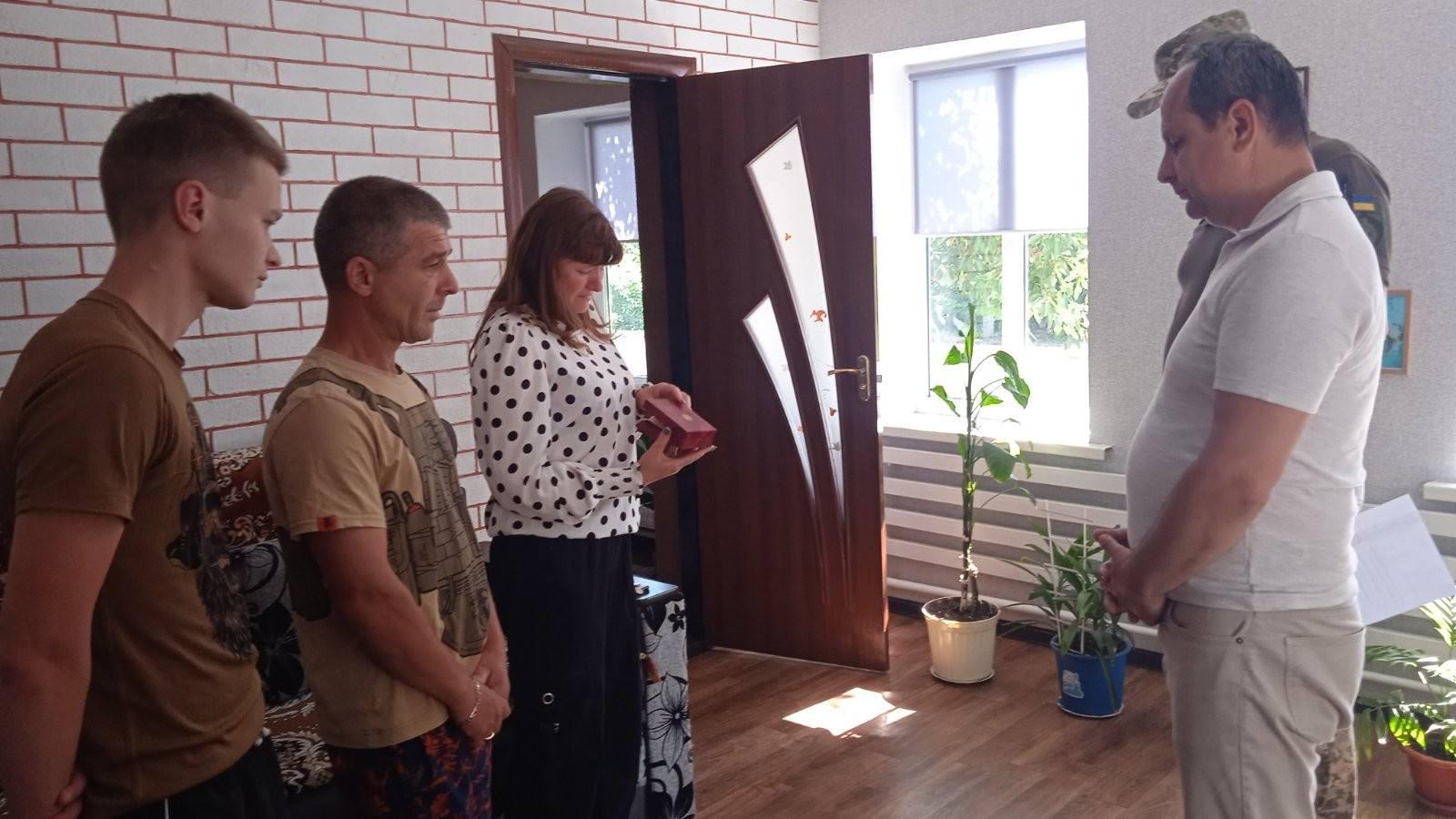 родинам загиблих на війні захисників з Кіровоградщини передали нагороди